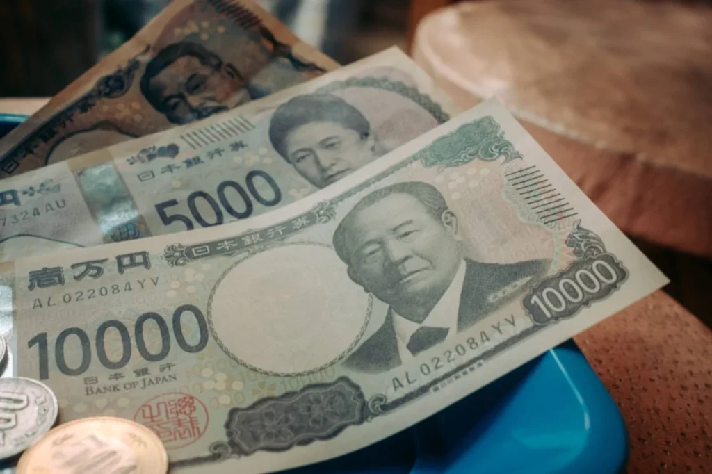 The Yen’s Precipice: Japan’s Currency Crisis and the Global Economic Ripple Effect